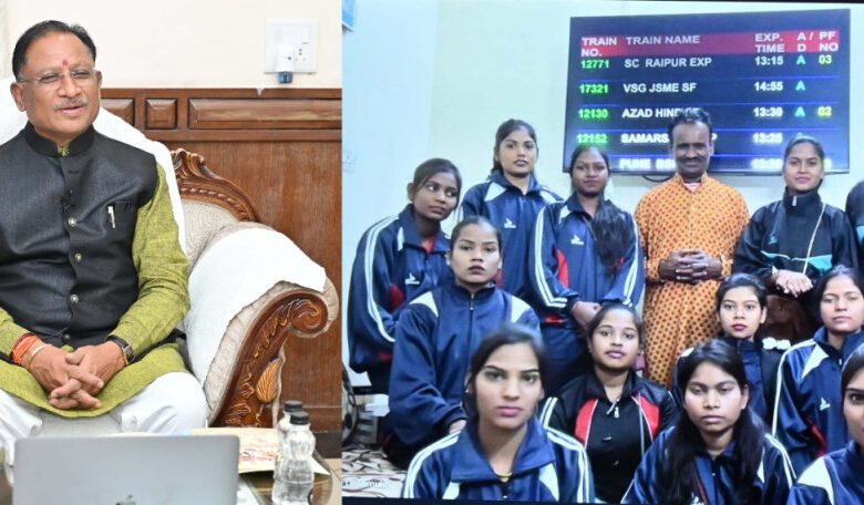 CM Discussion with Girls: Chief Minister Vishnu Dev Sai discussed with the girls of the tableau team leaving for New Delhi...