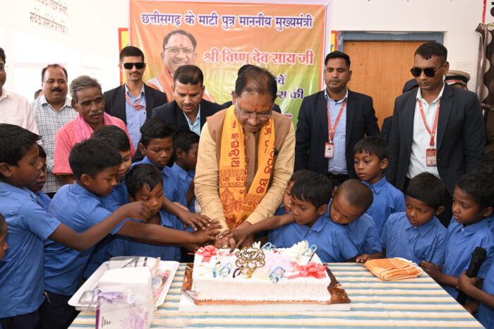 CG CM Vishnu Deo Sai: Chief Minister celebrated his birthday by cutting cake with children...Prime Minister Modi also congratulated.